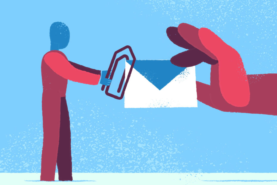 A hang give employer an envelope.